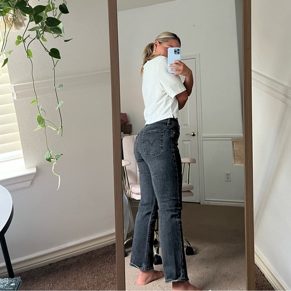 Levi’s Wedgie Straight Women’s Jeans. “Sunset Black” - Picture 4 of 9